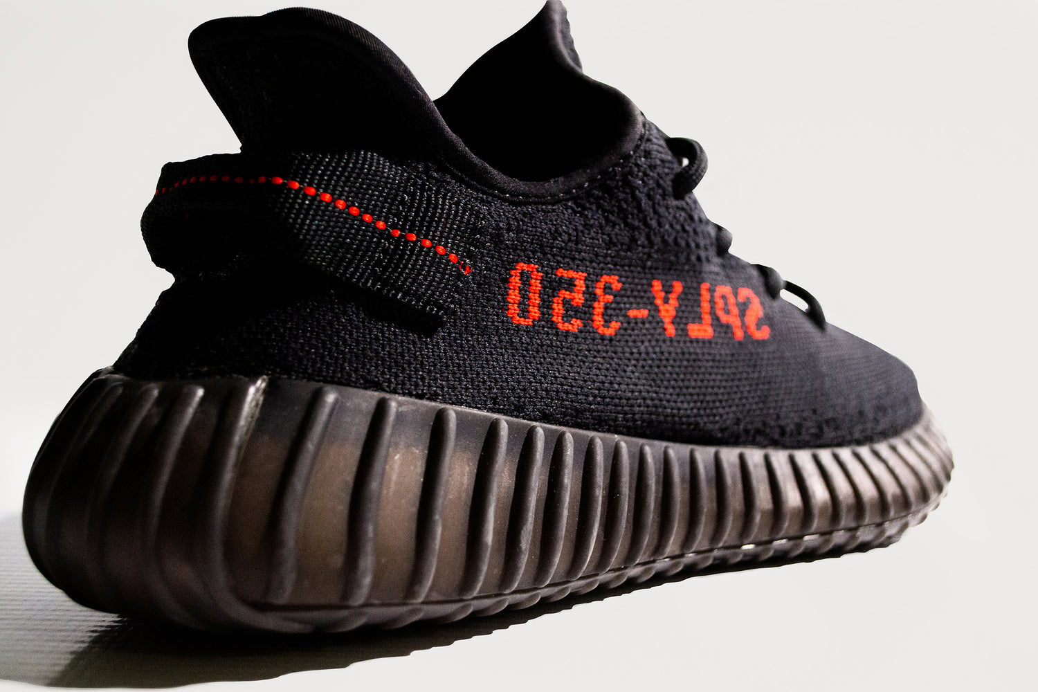 How To Lace Your Sneakers / Lace Swap : ADIDAS Yeezy Boost 350 V2